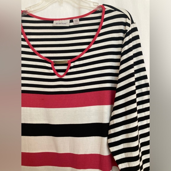 Avenue Blue White & Pink Striped Lightweight Stretchy Tunic Top Size 22/24 - Picture 2 of 10